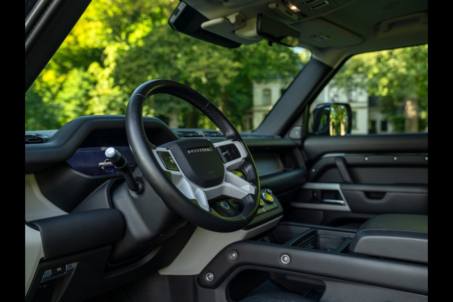 Land Rover Defender 2.0 D240 110 HSE | NL- auto | Grijs Kenteken | €54.900 EX BTW | Pano-dak | Luchtvering | Meridian Audio