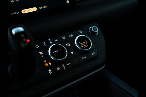 Land Rover Defender 2.0 D240 110 HSE | NL- auto | Grijs Kenteken | €54.900 EX BTW | Pano-dak | Luchtvering | Meridian Audio