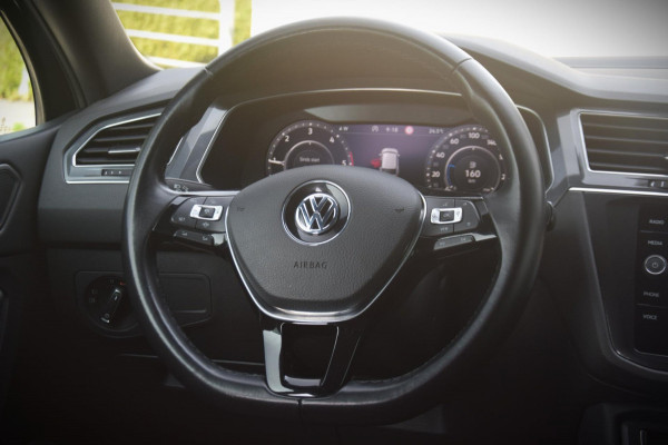 Volkswagen Tiguan Allspace 2.0 TDI Highline Business R PANORAMADAK/TREKHAAK/LEER PAKKET