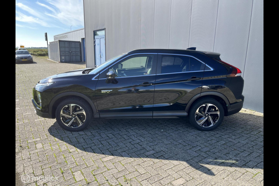 Mitsubishi Eclipse Cross 2.4 PHEV Intense+ TERKHAAK|NAVI| CARPLAY