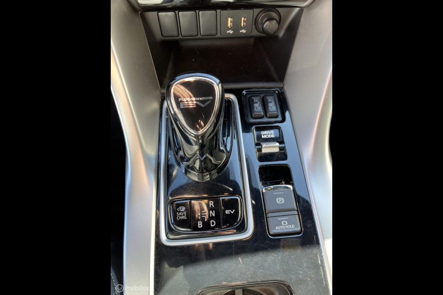 Mitsubishi Eclipse Cross 2.4 PHEV Intense+ TERKHAAK|NAVI| CARPLAY