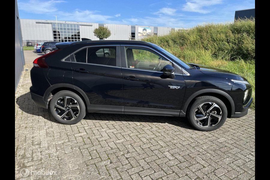 Mitsubishi Eclipse Cross 2.4 PHEV Intense+ TERKHAAK|NAVI| CARPLAY