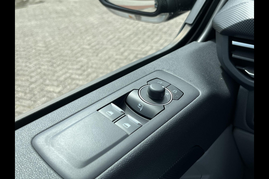 Ford Transit Custom 320 2.5 PHEV L2H1 Black Platinum DC Prijs is excl. BTW EN BPM Ford Voorraad | SCI | 233pk | Netto bijtelling 2025 vanaf 461,- per maand! | Driver Assistance Pack Ultimate | Dubbele Zijschuifdeuren | Ford Voorraad