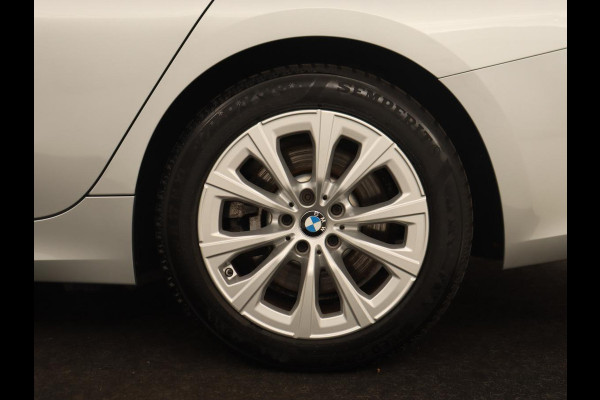 BMW 3 Serie Touring 330e | Keyless | Full LED | Carplay | Navigatie | Leder | Stoelverwarming | Camera | LMV 17 inch | Cruise control | Getint glas