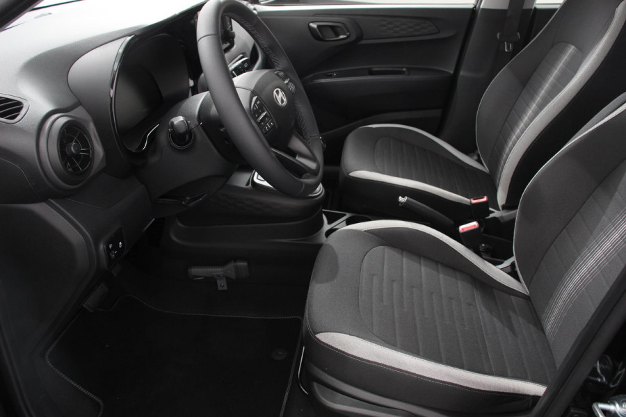 Hyundai i10 1.0 Automaat Comfort 5-zits | Navigatie | Apple Carplay/Android Auto | Cruise Control | DAB | Airco Hyundai i10 1.0 Automaat Comfort 5-zits | Navigatie | Apple Carplay/Android Auto | Cruise Control | DAB | Airco