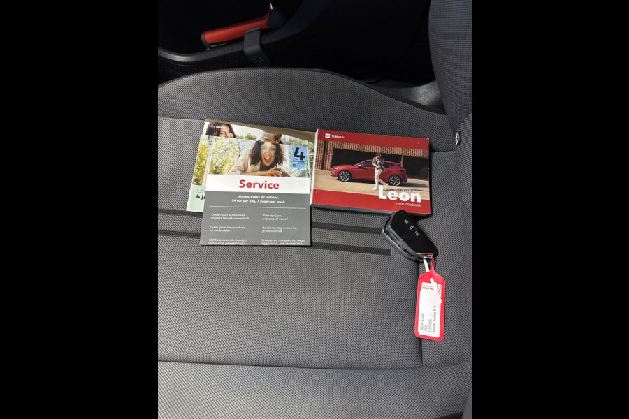 Seat Leon Sportstourer 1.0 TSI Style Business Intense Navi | Clima | Cruise | Camera | PDC | Trekhaak
