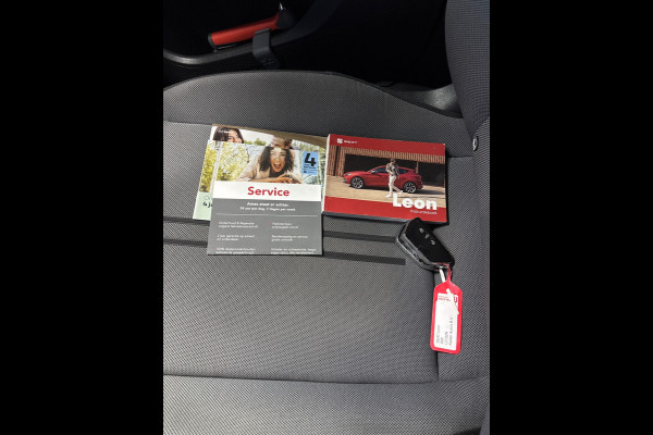 Seat Leon Sportstourer 1.0 TSI Style Business Intense Navi | Clima | Cruise | Camera | PDC | Trekhaak