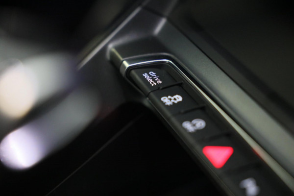 Audi Q3 Sportback 40 TFSI Quattro S Line / AUT / 190 PK / Virtual Cockpitc / Lane Assist / Cruise Control / Dode Hoek / Apple CAR