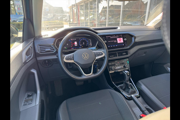 Volkswagen T-Cross 1.0 TSI 7-DSG R-Line | Dodehoekherkenning, Stoelverwarming, 18 inch, Climate control, Adaptive cruise control