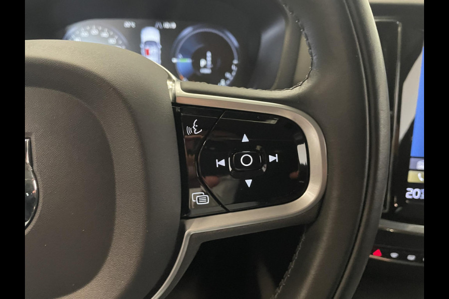 Volvo V60 2.0 T6 Recharge AWD R-Design Expression PHEV 340PK Airco ECC Navi Carplay PDC VA + Camera Full LED Trekhaak Privacy Glass Winter Pack Sensus connect High Performance Cruise Control