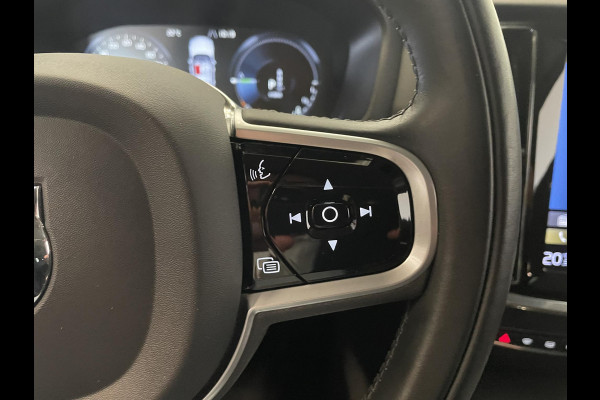 Volvo V60 2.0 T6 Recharge AWD R-Design Expression PHEV 340PK Airco ECC Navi Carplay PDC VA + Camera Full LED Trekhaak Privacy Glass Winter Pack Sensus connect High Performance Cruise Control
