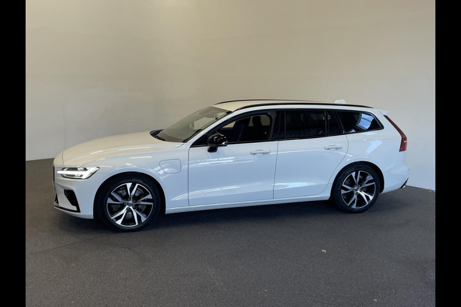 Volvo V60 2.0 T6 Recharge AWD R-Design Expression PHEV 340PK Airco ECC Navi Carplay PDC VA + Camera Full LED Trekhaak Privacy Glass Winter Pack Sensus connect High Performance Cruise Control