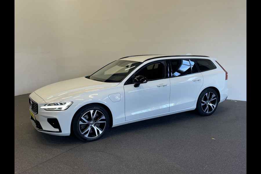 Volvo V60 2.0 T6 Recharge AWD R-Design Expression PHEV 340PK Airco ECC Navi Carplay PDC VA + Camera Full LED Trekhaak Privacy Glass Winter Pack Sensus connect High Performance Cruise Control