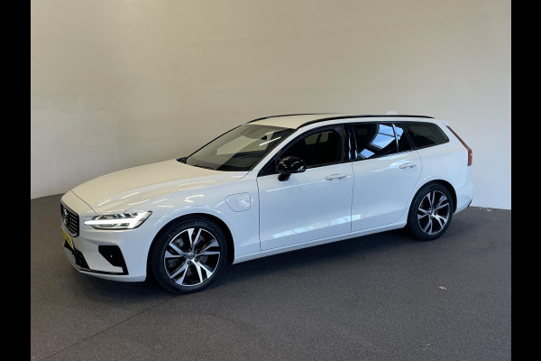 Volvo V60 2.0 T6 Recharge AWD R-Design Expression PHEV 340PK Airco ECC Navi Carplay PDC VA + Camera Full LED Trekhaak Privacy Glass Winter Pack Sensus connect High Performance Cruise Control