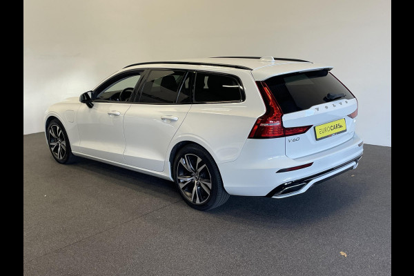 Volvo V60 2.0 T6 Recharge AWD R-Design Expression PHEV 340PK Airco ECC Navi Carplay PDC VA + Camera Full LED Trekhaak Privacy Glass Winter Pack Sensus connect High Performance Cruise Control
