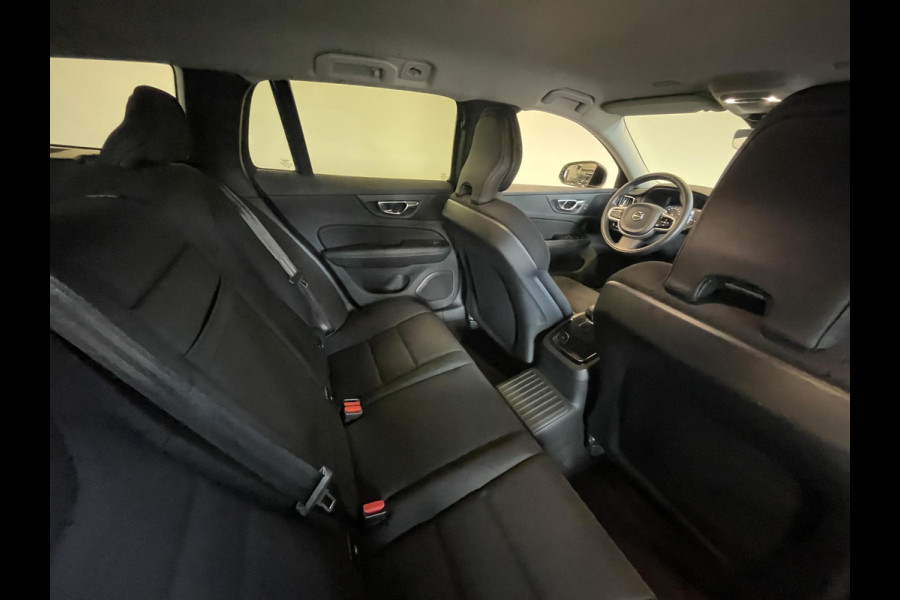 Volvo V60 2.0 T6 Recharge AWD R-Design Expression PHEV 340PK Airco ECC Navi Carplay PDC VA + Camera Full LED Trekhaak Privacy Glass Winter Pack Sensus connect High Performance Cruise Control