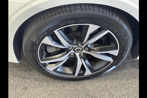 Volvo V60 2.0 T6 Recharge AWD R-Design Expression PHEV 340PK Airco ECC Navi Carplay PDC VA + Camera Full LED Trekhaak Privacy Glass Winter Pack Sensus connect High Performance Cruise Control