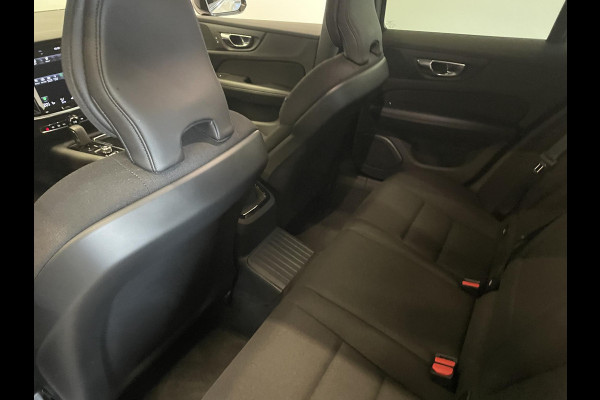 Volvo V60 2.0 T6 Recharge AWD R-Design Expression PHEV 340PK Airco ECC Navi Carplay PDC VA + Camera Full LED Trekhaak Privacy Glass Winter Pack Sensus connect High Performance Cruise Control
