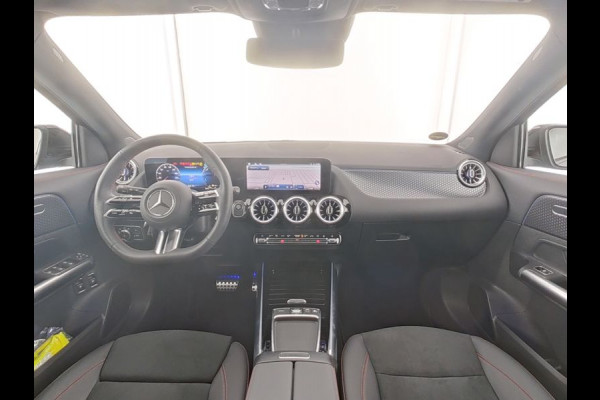 Mercedes-Benz GLA 250 e AMG Plug-In Hybride Edition AMG Line | Night Pakket | Distronic | 360° Camera | AC en DC Laden | MultiBeam Koplampen | Stuur en Stoeverwarming. Inclusief 24 maanden Mercedes-Benz Certified garantie voor Europa.