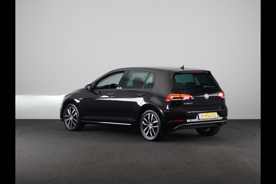 Volkswagen e-Golf E-DITION 136 pk | Navigatie | Parkeersensoren | Achteruitrijcamera | Adaptieve cruise control | Stoelverwarming |
