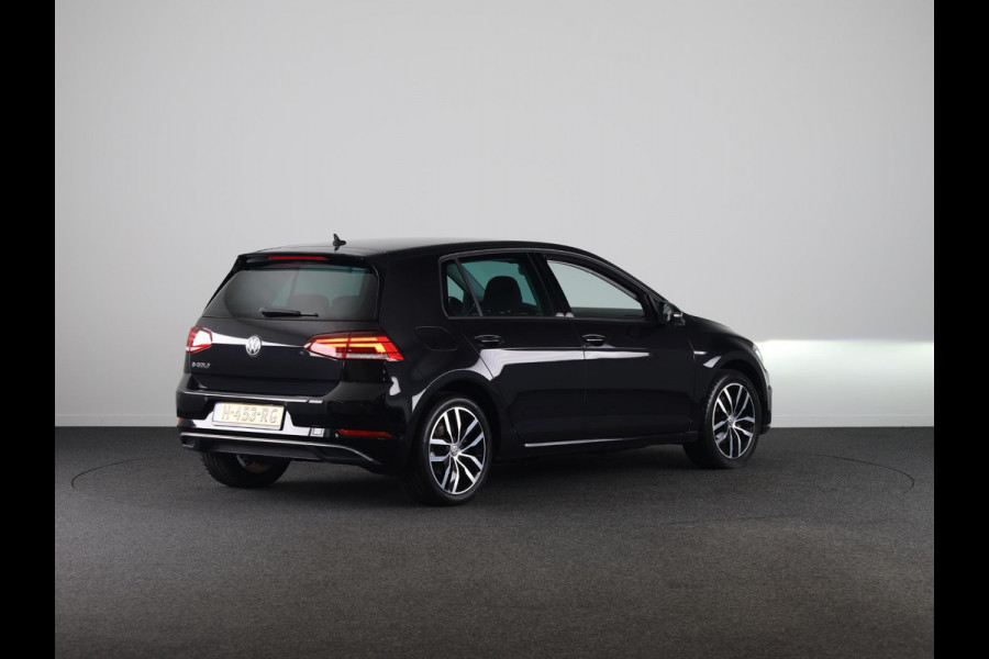 Volkswagen e-Golf E-DITION 136 pk | Navigatie | Parkeersensoren | Achteruitrijcamera | Adaptieve cruise control | Stoelverwarming |