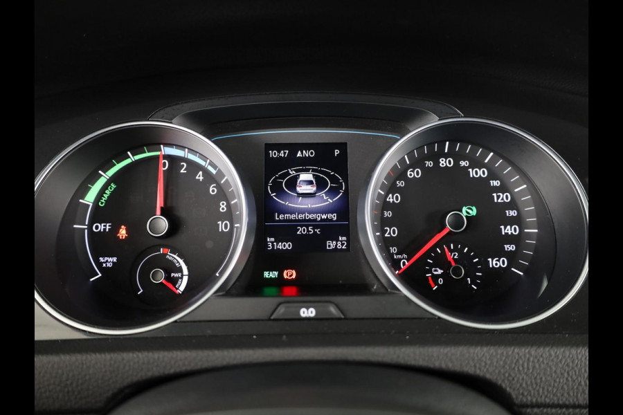 Volkswagen e-Golf E-DITION 136 pk | Navigatie | Parkeersensoren | Achteruitrijcamera | Adaptieve cruise control | Stoelverwarming |