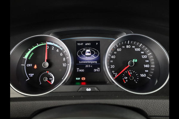 Volkswagen e-Golf E-DITION 136 pk | Navigatie | Parkeersensoren | Achteruitrijcamera | Adaptieve cruise control | Stoelverwarming |