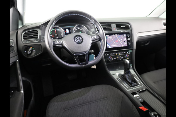 Volkswagen e-Golf E-DITION 136 pk | Navigatie | Parkeersensoren | Achteruitrijcamera | Adaptieve cruise control | Stoelverwarming |