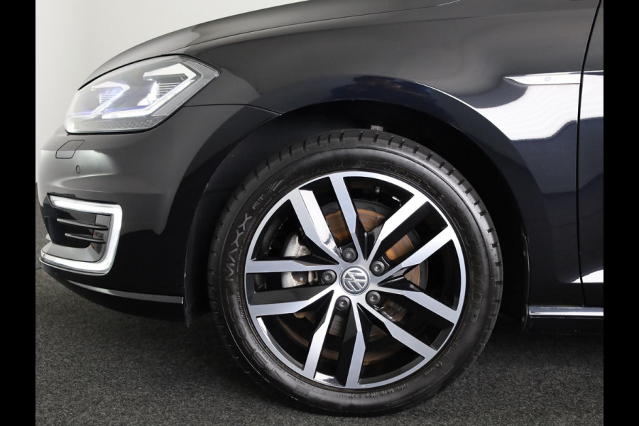 Volkswagen e-Golf E-DITION 136 pk | Navigatie | Parkeersensoren | Achteruitrijcamera | Adaptieve cruise control | Stoelverwarming |