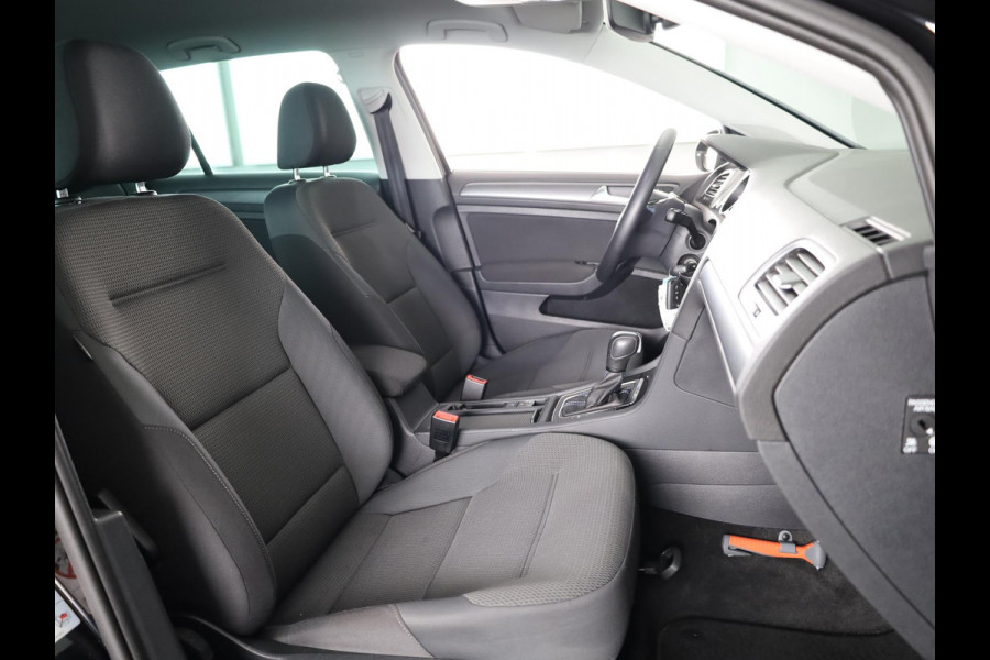 Volkswagen e-Golf E-DITION 136 pk | Navigatie | Parkeersensoren | Achteruitrijcamera | Adaptieve cruise control | Stoelverwarming |