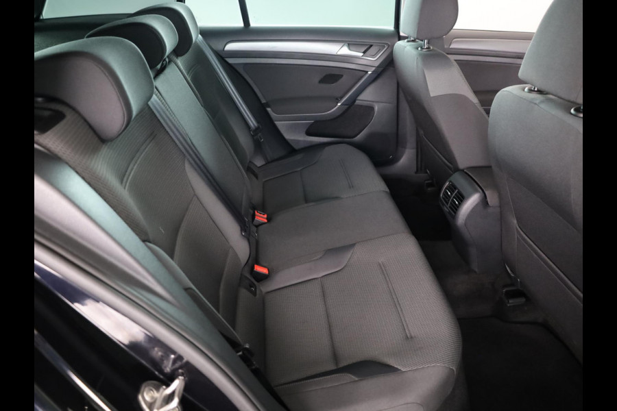 Volkswagen e-Golf E-DITION 136 pk | Navigatie | Parkeersensoren | Achteruitrijcamera | Adaptieve cruise control | Stoelverwarming |
