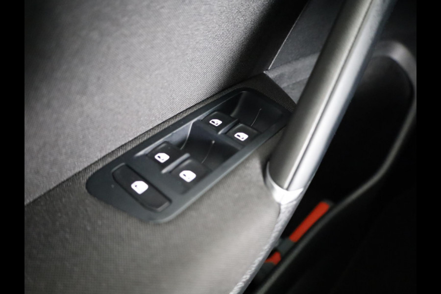 Volkswagen e-Golf E-DITION 136 pk | Navigatie | Parkeersensoren | Achteruitrijcamera | Adaptieve cruise control | Stoelverwarming |