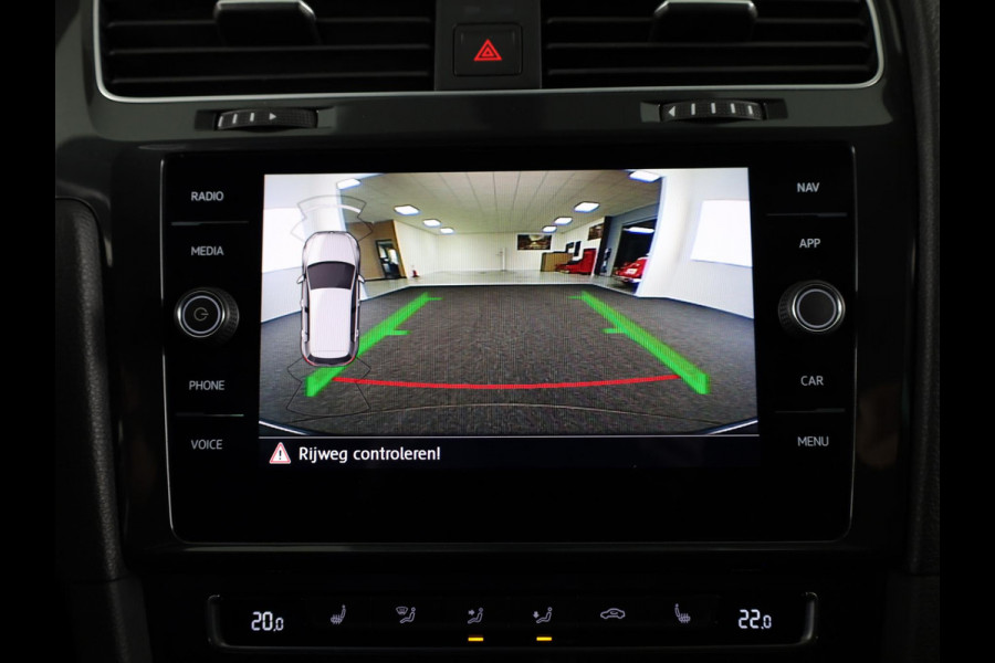 Volkswagen e-Golf E-DITION 136 pk | Navigatie | Parkeersensoren | Achteruitrijcamera | Adaptieve cruise control | Stoelverwarming |