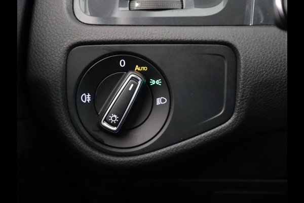 Volkswagen e-Golf E-DITION 136 pk | Navigatie | Parkeersensoren | Achteruitrijcamera | Adaptieve cruise control | Stoelverwarming |