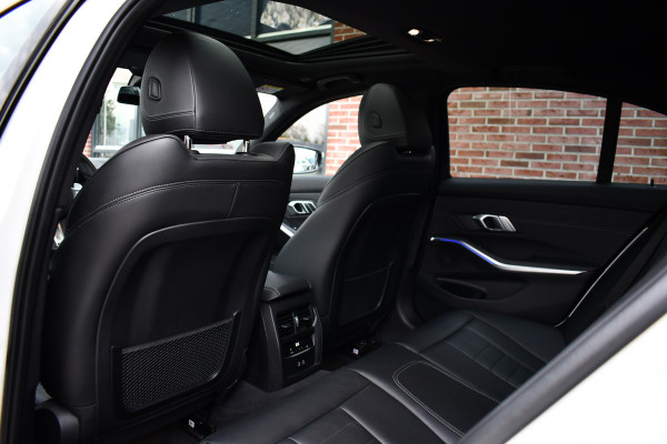 BMW 3-serie 320i M-Sport Pano 19inch Laser HiFi Shadowline