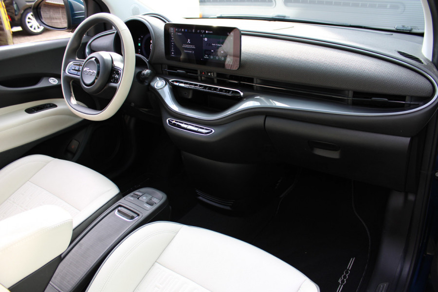 Fiat 500 3+1 La Prima 42 kWh | Leder | Camera | BLIS | Navigatie | Carplay