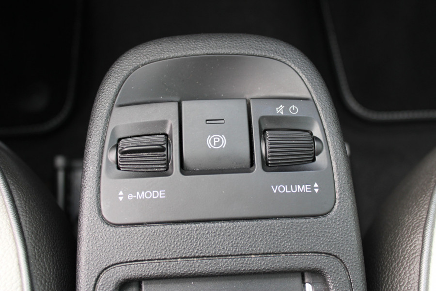 Fiat 500 3+1 La Prima 42 kWh | Leder | Camera | BLIS | Navigatie | Carplay