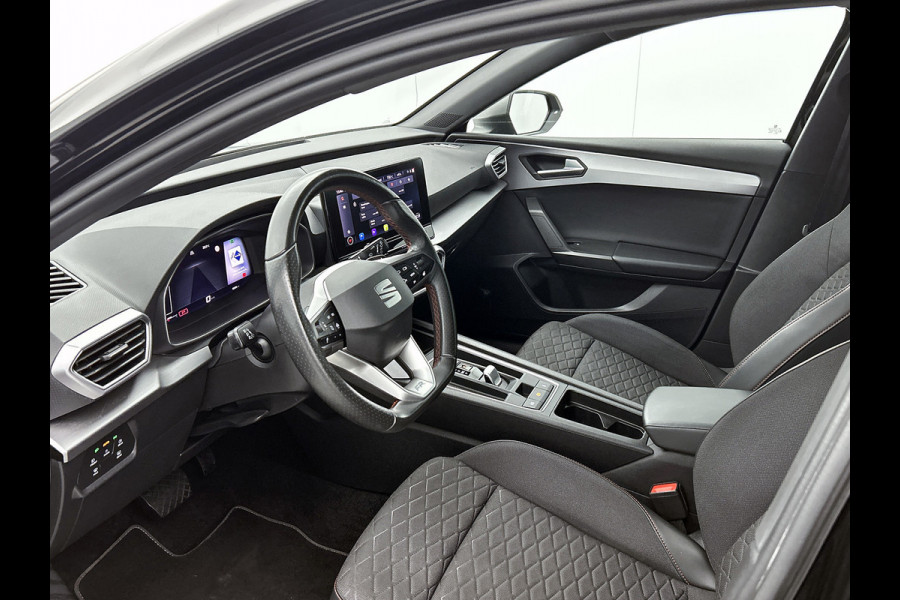Seat Leon 1.5 eTSI FR Line (Dealer Onderhouden, Sfeerverlichting, Navi, Carplay, Camera, PDC V+A, Stuur/ StoelV, Etc)