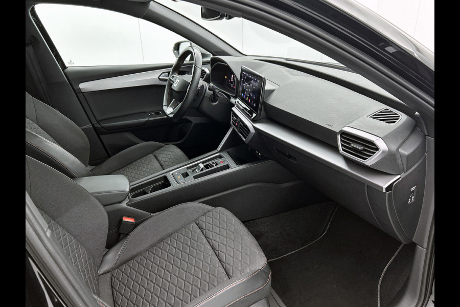 Seat Leon 1.5 eTSI FR Line (Dealer Onderhouden, Sfeerverlichting, Navi, Carplay, Camera, PDC V+A, Stuur/ StoelV, Etc)