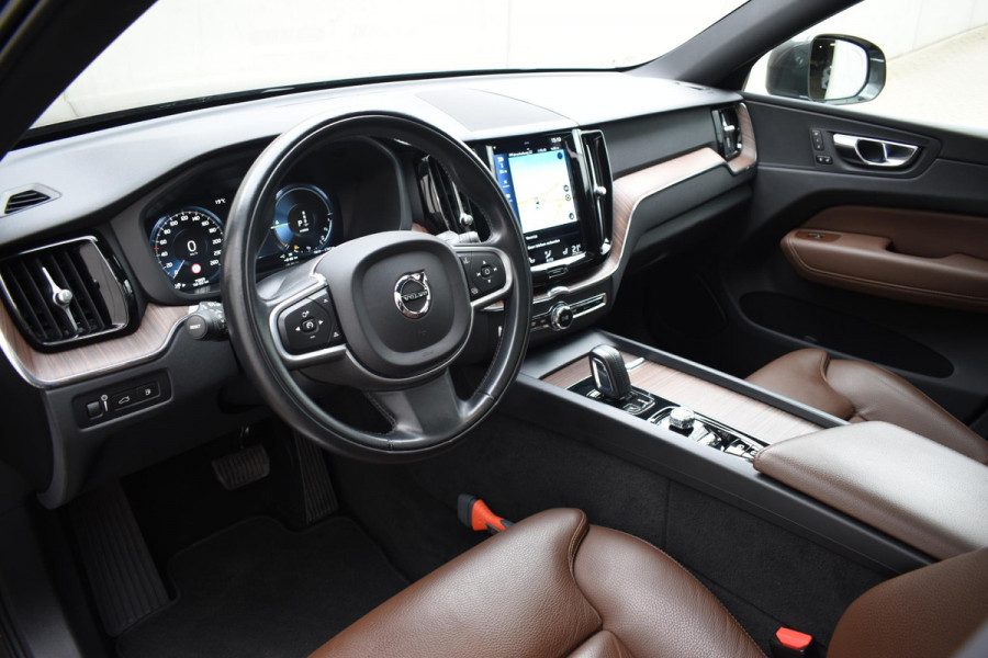 Volvo XC60 T6 340PK Automaat Plug-in Hybrid AWD Business Pro / Adaptive Cruise / Leer / Elektrische stoelen / Stoelverwarming / Stuurverwarming / Elektr. achterklep  / Achteruitrijcamera / Schuifdak