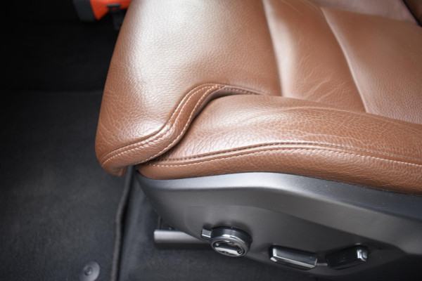 Volvo XC60 T6 340PK Automaat Plug-in Hybrid AWD Business Pro / Adaptive Cruise / Leer / Elektrische stoelen / Stoelverwarming / Stuurverwarming / Elektr. achterklep  / Achteruitrijcamera / Schuifdak