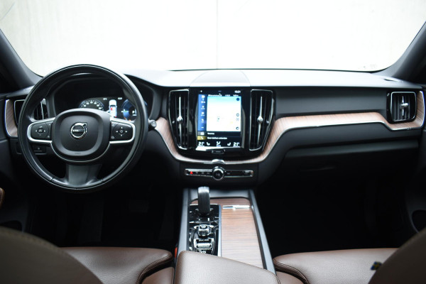 Volvo XC60 T6 340PK Automaat Plug-in Hybrid AWD Business Pro / Adaptive Cruise / Leer / Elektrische stoelen / Stoelverwarming / Stuurverwarming / Elektr. achterklep  / Achteruitrijcamera / Schuifdak