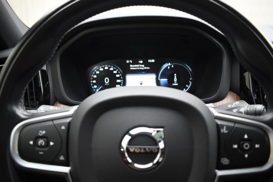 Volvo XC60 T6 340PK Automaat Plug-in Hybrid AWD Business Pro / Adaptive Cruise / Leer / Elektrische stoelen / Stoelverwarming / Stuurverwarming / Elektr. achterklep  / Achteruitrijcamera / Schuifdak