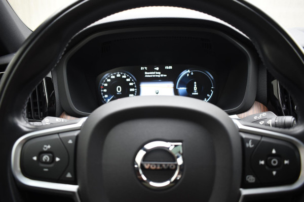 Volvo XC60 T6 340PK Automaat Plug-in Hybrid AWD Business Pro / Adaptive Cruise / Leer / Elektrische stoelen / Stoelverwarming / Stuurverwarming / Elektr. achterklep  / Achteruitrijcamera / Schuifdak
