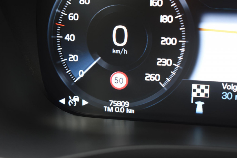 Volvo XC60 T6 340PK Automaat Plug-in Hybrid AWD Business Pro / Adaptive Cruise / Leer / Elektrische stoelen / Stoelverwarming / Stuurverwarming / Elektr. achterklep  / Achteruitrijcamera / Schuifdak