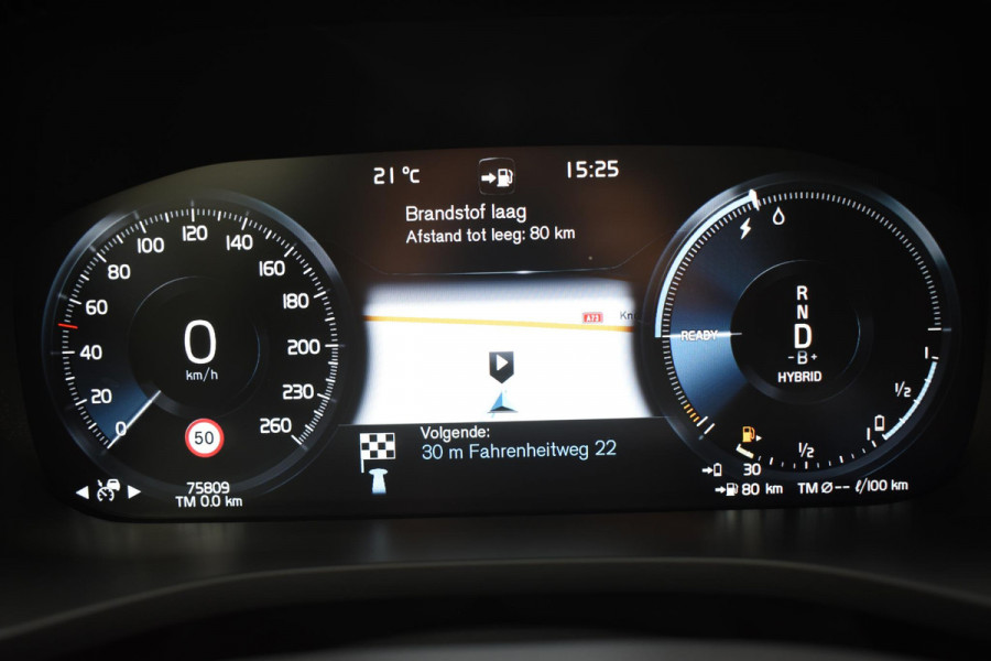 Volvo XC60 T6 340PK Automaat Plug-in Hybrid AWD Business Pro / Adaptive Cruise / Leer / Elektrische stoelen / Stoelverwarming / Stuurverwarming / Elektr. achterklep  / Achteruitrijcamera / Schuifdak