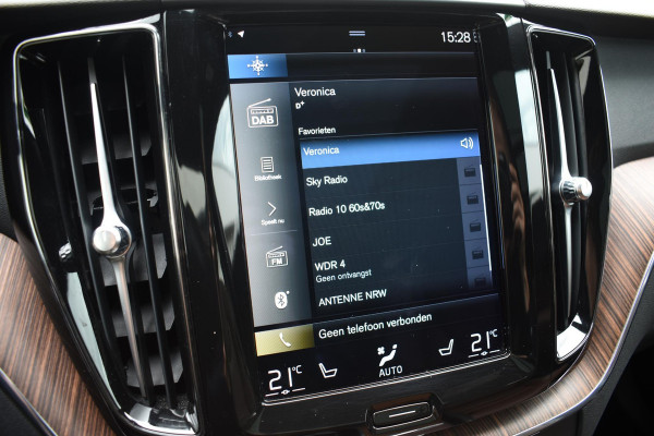 Volvo XC60 T6 340PK Automaat Plug-in Hybrid AWD Business Pro / Adaptive Cruise / Leer / Elektrische stoelen / Stoelverwarming / Stuurverwarming / Elektr. achterklep  / Achteruitrijcamera / Schuifdak