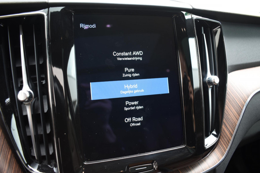 Volvo XC60 T6 340PK Automaat Plug-in Hybrid AWD Business Pro / Adaptive Cruise / Leer / Elektrische stoelen / Stoelverwarming / Stuurverwarming / Elektr. achterklep  / Achteruitrijcamera / Schuifdak