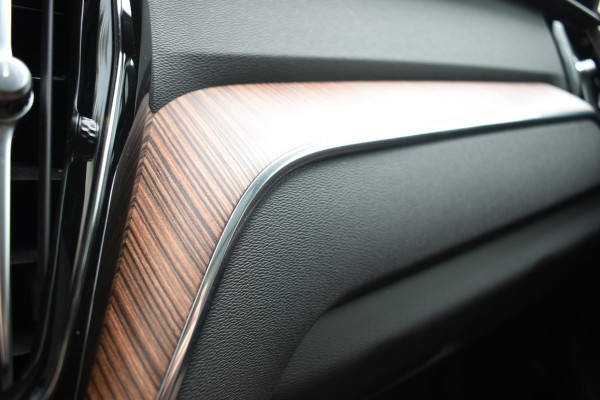 Volvo XC60 T6 340PK Automaat Plug-in Hybrid AWD Business Pro / Adaptive Cruise / Leer / Elektrische stoelen / Stoelverwarming / Stuurverwarming / Elektr. achterklep  / Achteruitrijcamera / Schuifdak