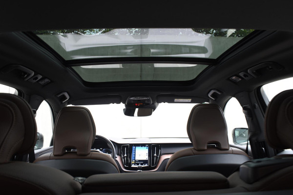 Volvo XC60 T6 340PK Automaat Plug-in Hybrid AWD Business Pro / Adaptive Cruise / Leer / Elektrische stoelen / Stoelverwarming / Stuurverwarming / Elektr. achterklep  / Achteruitrijcamera / Schuifdak